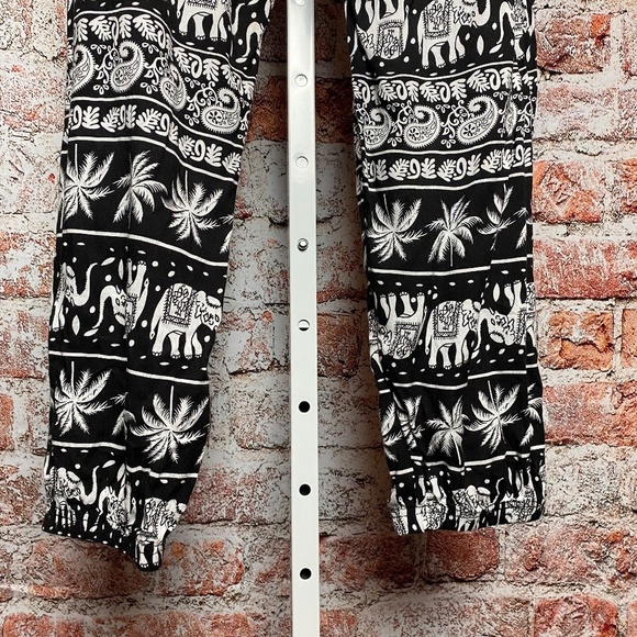 💙5/$15 Womenʻs Black and White Flowy Boho Harem Pants Small - Picture 4 of 6